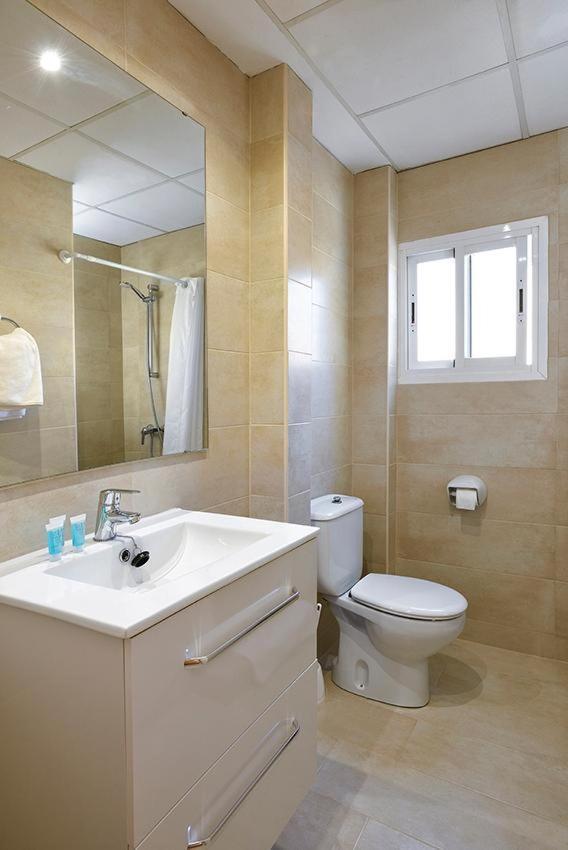 Albergue Hsr Gil (Adults Only) Palmanova Exterior foto