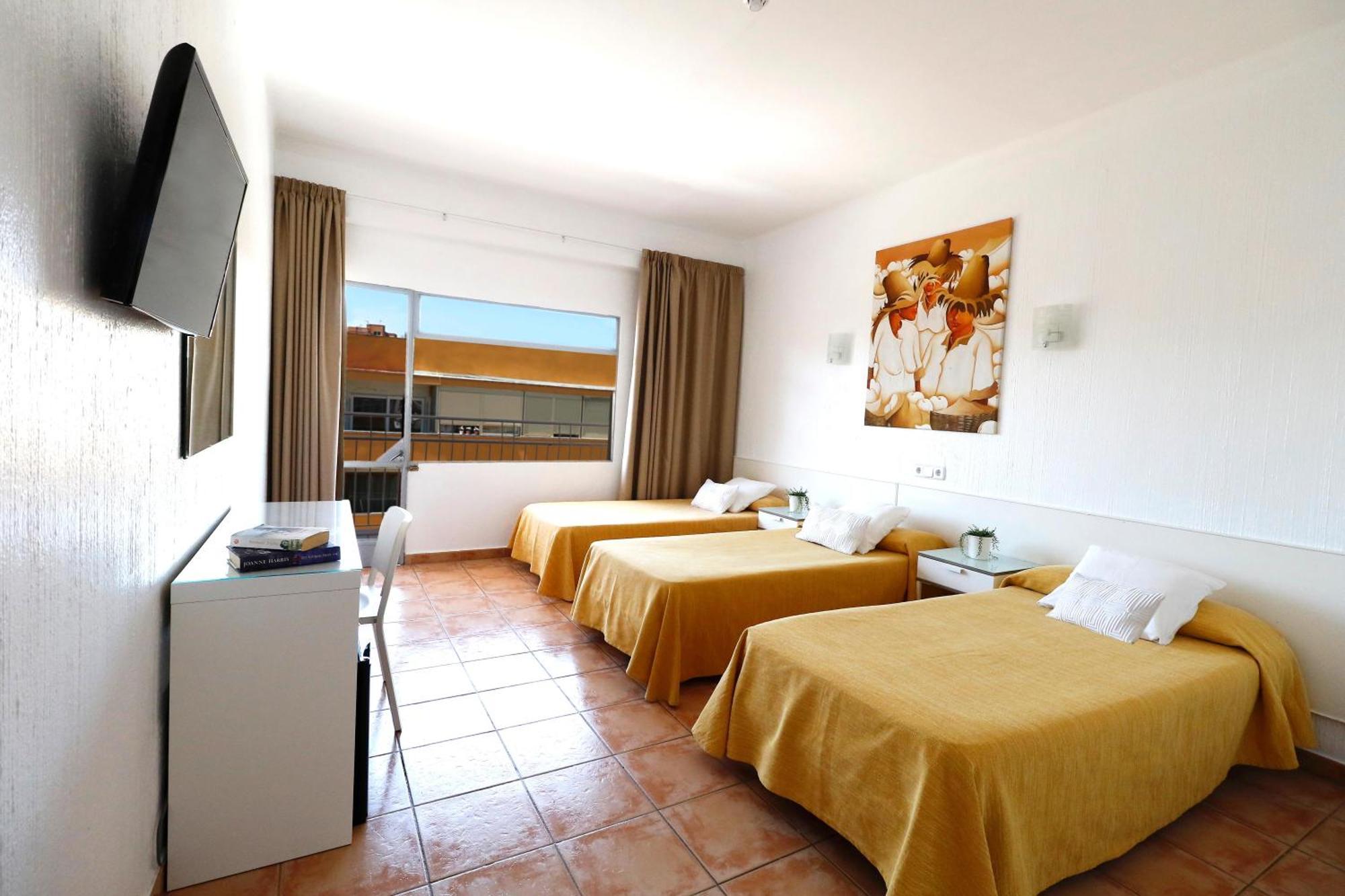 Albergue Hsr Gil (Adults Only) Palmanova Exterior foto