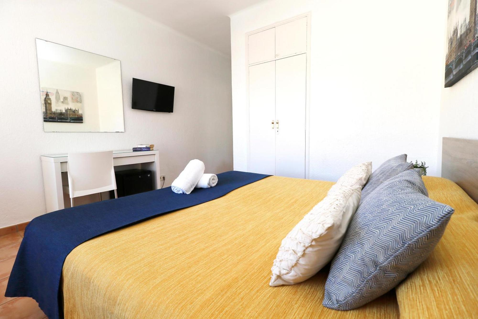 Albergue Hsr Gil (Adults Only) Palmanova Exterior foto