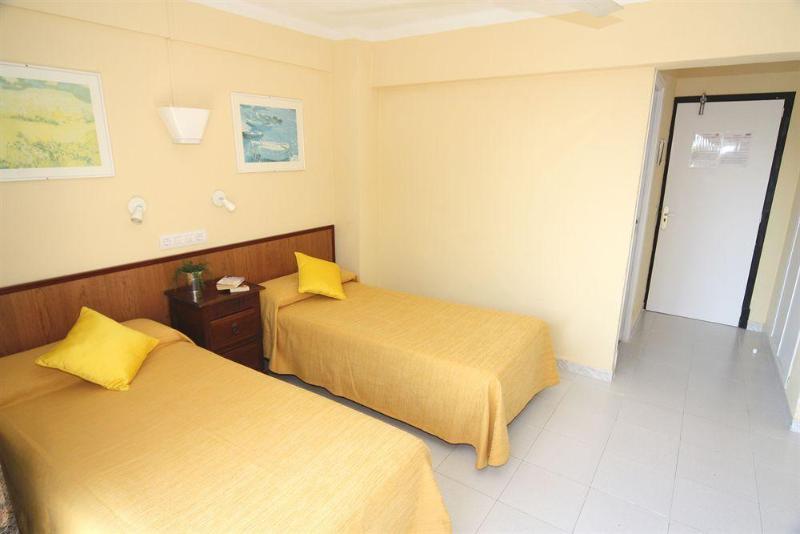 Albergue Hsr Gil (Adults Only) Palmanova Exterior foto