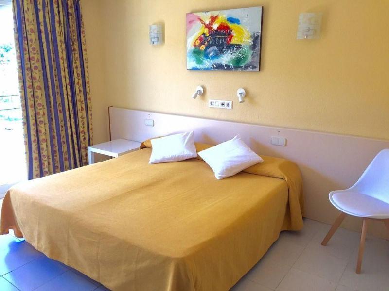 Albergue Hsr Gil (Adults Only) Palmanova Exterior foto