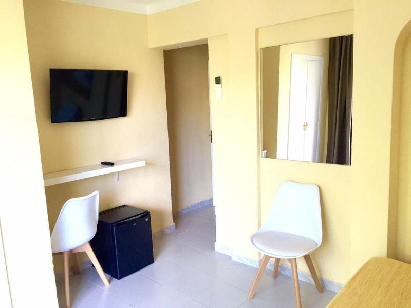 Albergue Hsr Gil (Adults Only) Palmanova Exterior foto