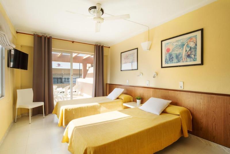 Albergue Hsr Gil (Adults Only) Palmanova Exterior foto