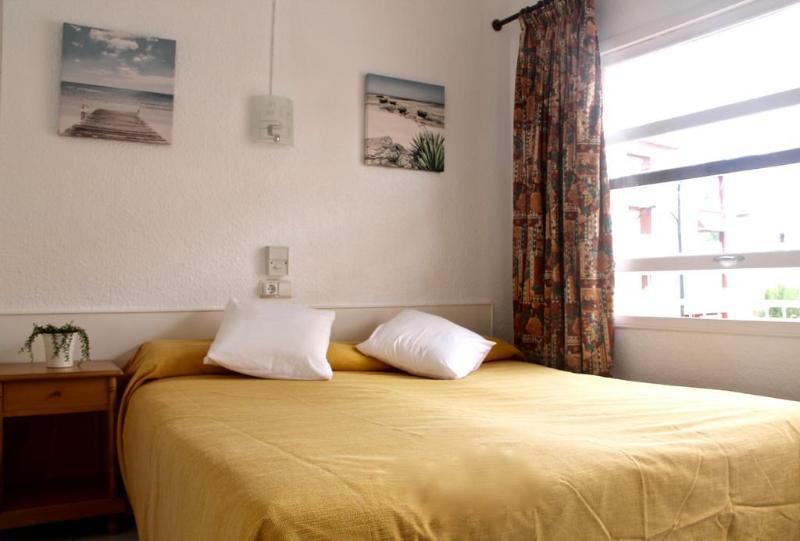 Albergue Hsr Gil (Adults Only) Palmanova Exterior foto