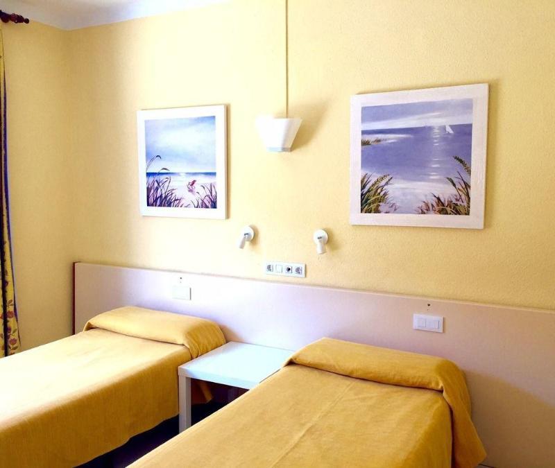 Albergue Hsr Gil (Adults Only) Palmanova Exterior foto