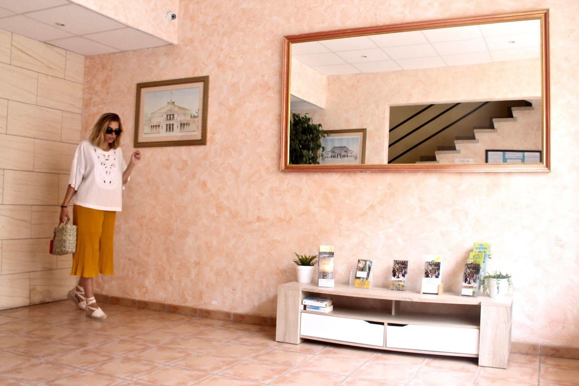 Albergue Hsr Gil (Adults Only) Palmanova Exterior foto